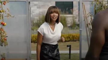 Blusa con cuello de capucha y manga gorra de Vince usada por Sonequa Martin-Green (Megan) como se ve en Acusado (S02E08)