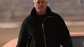 Americana Dillon MacIntosh Blouson aviateur noir porté par Dillon MacIntosh (Eric Dane) en Americana