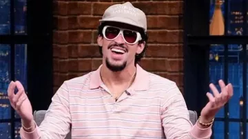 Camiseta S12 de Bad Bunny Late Night with Seth Meyers