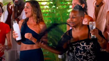 Cupshe Conjuntos de bikini para mujer Traje de baño de dos piezas Un hombro Malla fruncida Falda de tiro medio Parte inferior Asimétrico usado por Leslie Fhima como se ve en Bachelor in Paradise (S10E04)
