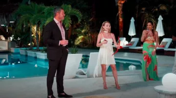 Vestido Mini Sahar de Ser.O.Ya en Amarillo Pastel usado por April Kirkwood como se ve en Bachelor in Paradise (T10E04)