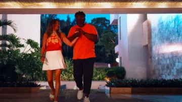 Breezaya Camiseta sin mangas casual con cuello halter con estampado floral usada por Leslie Fhima como se ve en Bachelor in Paradise (S10E04)