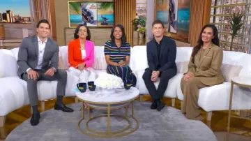 Sur le 34e pull polo rayé à manches courtes porté par Rachel Scott comme on le voit dans Good Morning America le 22 juillet 2025