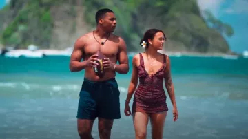 Emi Jay Super Bloom Clip In Coconut usado por Alexe Godin como se ve en Bachelor in Paradise (T10E04)