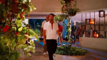 Camisa de suéter Gap Rib en New Off White usada por Jeremy Simon como se ve en Bachelor in Paradise (S10E04)