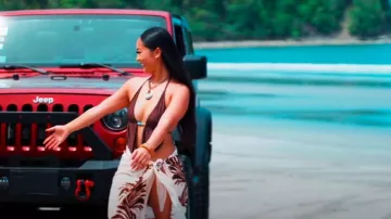 Jets Dahlia Palm Sarong en crema usado por Lea Cayanan como se ve en Bachelor in Paradise (S10E04)