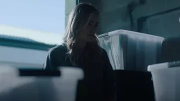 H&M Sweat à capuche zippé imprimé surdimensionné porté par Rebecca 'Bex' Henderson (Melissa Roxburgh) comme on le voit dans The Hunting Party (S01E04)