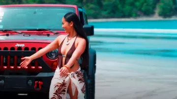 Traje de baño con escote con cuentas Shein Boho usado por Lea Cayanan como se ve en Bachelor in Paradise (S10E04)