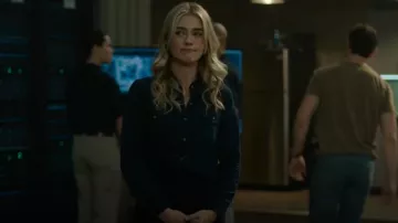Chemise en jean western de marque porte-bonheur portée par Rebecca 'Bex' Henderson (Melissa Roxburgh) comme on le voit dans The Hunting Party (S01E05)