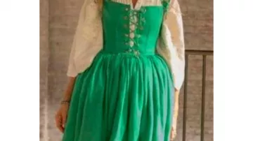 Green Corset Midi Dress of Carrie Bradshaw (Sarah Jessica Parker) in And Just Like That… (S03)