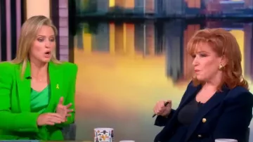 Veste Veronica Beard Miller Dickey portée par Joy Behar comme on le voit dans The View le 17 juillet 2025