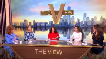 Pantalones Cinq a Sept Marlease usados por Joy Behar como se ve en The View el 18 de julio de 2025