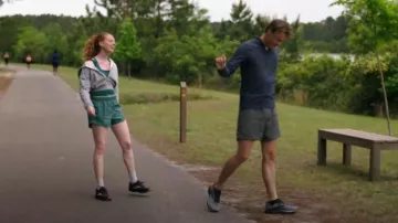 Pantalón corto Nike Dri-fit Tempo Track 3.5 para mujer en Bicoastal Heather 367 usado por Agnes (Zoé de Grand'Maison) como se ve en The Summer I Turned Pretty (S03E03)
