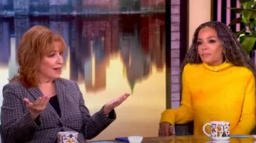 Blazer slim-fit à carreaux Theory Carissa porté par Joy Behar comme on le voit dans The View le 23 juillet 2025