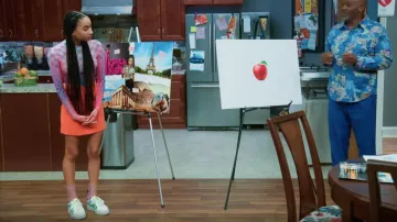 Kurt Geiger London Kensington Lace Up Low Top Sneakers portées par Sandra (Tayler Buck) comme on le voit dans Tyler Perry’s Assisted Living (S06E07)