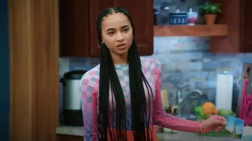 AFRM Kaylee Top porté par Sandra (Tayler Buck) tel qu’on le voit dans Tyler Perry’s Assisted Living (S06E07)