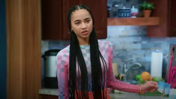 AFRM Kaylee Top usado por Sandra (Tayler Buck) como se ve en Tyler Perry's Assisted Living (S06E07)