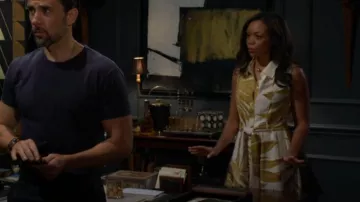 Vestido de Reiss Morgan en Neutral usado por Amanda Sinclair (Mishael Morgan) como se ve en The Young and the Restless el 23 de julio de 2025