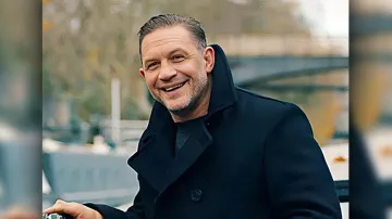 MobLand Tom Hardy Coat of Harry Da Souza (Tom Hardy) in MobLand (S01E01)