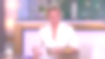 Camisa de seda blanca de Anne-Élisabeth Lemoine en C à Vous