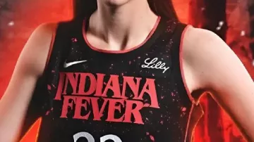 Indiana Fever Caitlin Clark Stranger Things Camiseta negra (Caitlin Clark) en Stranger Things (S05E08)