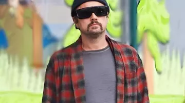 One Battle After Another 2025 Leonardo DiCaprio Coat (Leonardo DiCaprio) in The Battle of Baktan Cross