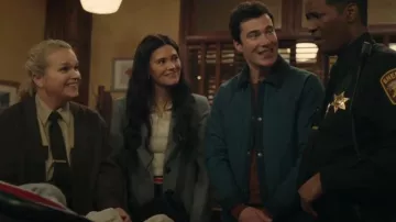 Abrigo suave de Zara usado por Kate Hawthorne (Meredith Garretson) como se ve en Resident Alien (S04E07)