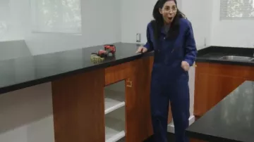 Combinaisons à manches longues pour femmes Dickies portées par Sarah Silverman comme on le voit dans Celebrity IOU (S09E03)