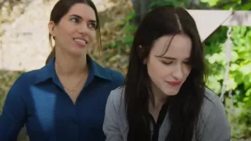Suéter de polo de punto Mélange de Rag & Bone - Gris claro usado por Rachel Brosnahan como se ve en Celebrity IOU (S10E01)