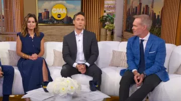Robe-chemise sans manches à ourlet asymétrique Ivy portée par Rebecca Jarvis comme on le voit dans Good Morning America le 25 juillet 2025