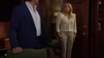Cardigan L’Agence Jenni en Multi Ivoire/Cappuccino porté par Brooke Logan (Katherine Kelly Lang) tel qu’on le voit dans The Bold and the Beautiful le 22 juillet 2025