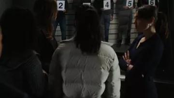 Pull polo en tricot côtelé Ralph Lauren porté par Kate Silva (Juliana Aidén Martinez) vu dans Law & Order : Special Victims Unit (S26E13)