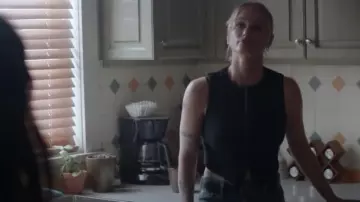 Débardeur en tricot BDG Gigi porté par Audrey James (Leven Rambin) comme on le voit dans Fire Country (S03E19)