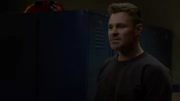 Sudadera de algodón Ralph Lauren usada por Adam Ruzek (Patrick Flueger) como se ve en Chicago P.D. (S12E09)