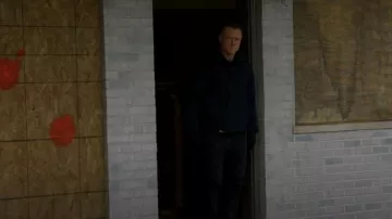 Chaqueta acolchada con capucha Hugo Boss usada por Hank Voight (Jason Beghe) como se ve en Chicago P.D. (T12E14)