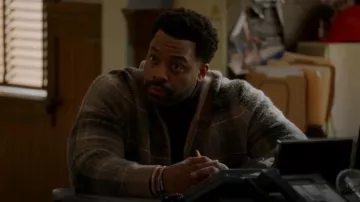 All Saints Robbie Cardigan usado por Kevin Atwater (Laroyce Hawkins) como se ve en Chicago P.D.