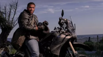 Chaqueta de cuero Schott NYC negra de Bastien (Ciryl Gane) en K.O.