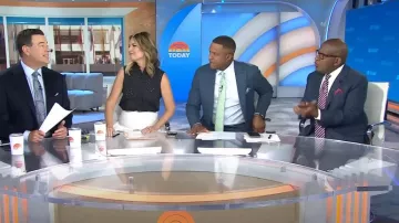 Akris Punto Chemisier sans manches en coton à œillets brodés porté par Savannah Guthrie comme on le voit dans Today le 28 juillet 2025