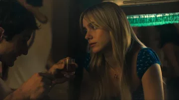 Pièces Bubble Initial 'A' Collier porté par Amaia Olaberria (Clara Galle) comme on le voit dans Olympo (S01E02)
