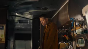 Chaqueta de tareas de Dale's Leatherworks usada por Colter Shaw (Justin Hartley) como se ve en Tracker (S02E19)