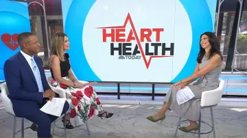 Veronica Beard Jordyn Crewneck Tank porté par Savannah Guthrie comme on le voit dans Today le 31 juillet 2025