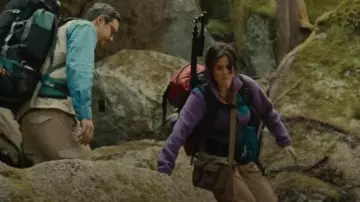 L.L.Bean Sweater Fleece Sherpa Hybrid Pullover worn by Hannah Finch (Ashley Sutton) as seen in Yellowjackets (S03E07)