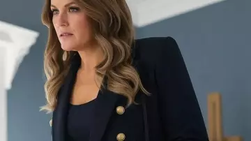 The Hunting Wives S01 Margo Banks Black Blazer of Margo Banks (Malin Åkerman) in The Hunting Wives (S01E04)