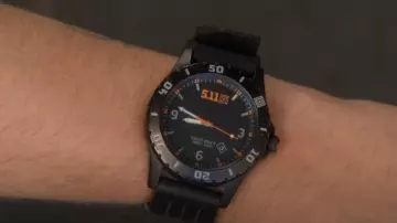 5.11 Montre Sentinelle tactique portée par Evan « Buck » Buckley (Oliver Stark) telle qu’on la voit dans le 9-1-1