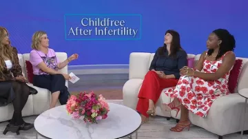 Sandalia de tacón de aguja con tiras Ginny de I.N.C. International Concepts usada por Minaa Basra como se ve en Today with Jenna & Friends el 1 de agosto de 2025