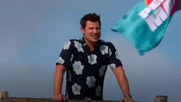 Chemise à manches courtes Vince Apple Blossom portée par Nick Lachey comme on le voit dans Perfect Match (S03E01)