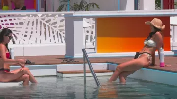 Shein Swim Chiccia Summer Beach Appliques Bandeau Tie Side Bikini Set usado por Emily Morann como se ve en Love Island (S12E18)