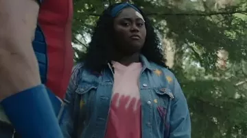 Peacemaker S2 Leota Adebayo Veste en jean de Leota Adebayo (Danielle Brooks) dans Peacemaker (S02E08)
