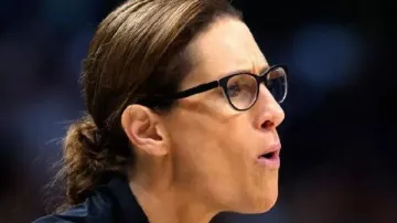 Stephanie White Indiana Fever 2025 Veste Stranger Things (Stephanie White) dans Stranger Things (S05E04)