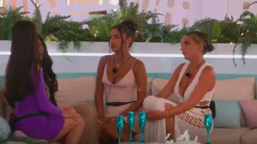I AM GIA Maiya Vestido en blanco usado por Toni Laites como se ve en Love Island (T12E18)